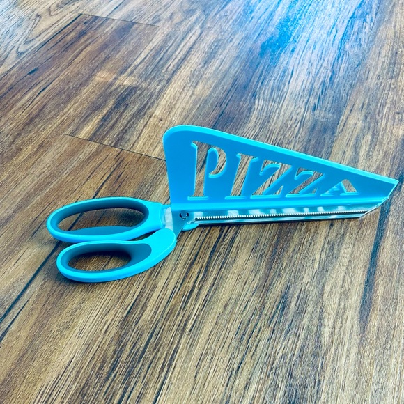 Tasty Cut n’ Serve Pizza Scissors - Picture 2 of 6
